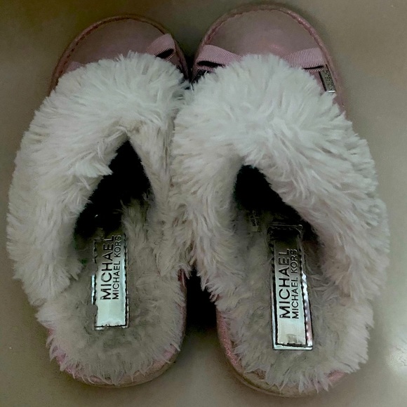 🌹FINAL PRICE Michael Kors Adorable Girl’s Metallic Pink & White Faux Fur Slides - Picture 13 of 15